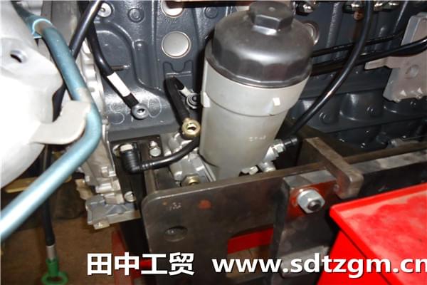 發(fā)動機(jī)翻轉(zhuǎn)頭.jpg