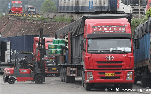 卡車(chē)行駛
