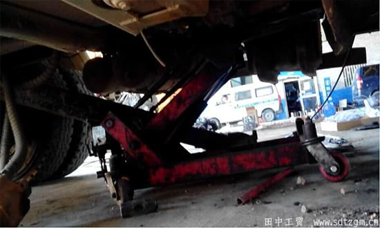 變速箱液壓拖車(chē)使用圖