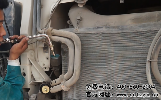 卡車養(yǎng)護(hù)搶修服務(wù)車養(yǎng)護(hù)功能——潤滑油品的加注更換